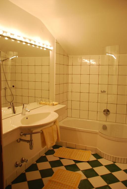 Der Erlhof Restaurant&landhotel Hotel 3*